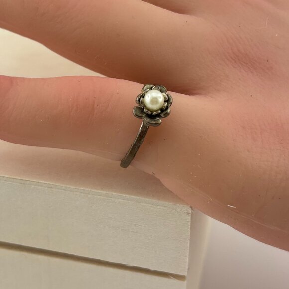 Vintage Metal Flower with Pearl - Picture 5 of 6